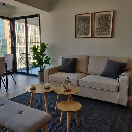 Unwind And Refresh In A Spacious 2-Bedroom For 4